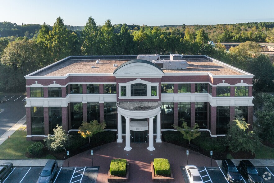 1822 E Highway 54, Durham, NC à louer - Photo de l’immeuble – Image 3 sur 16