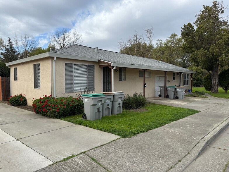 513 N Harbor Blvd, West Sacramento, CA à vendre - Photo de l’immeuble – Image 3 sur 9