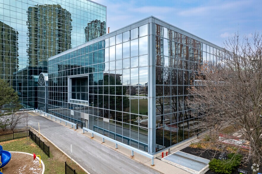 3 Concorde Gate, Toronto, ON à louer - Photo de l’immeuble – Image 2 sur 6