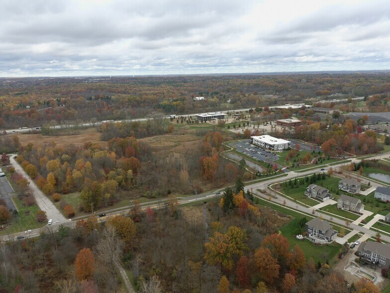 695 Boston Mills Rd, Hudson, OH à vendre - Photo de l’immeuble – Image 3 sur 13