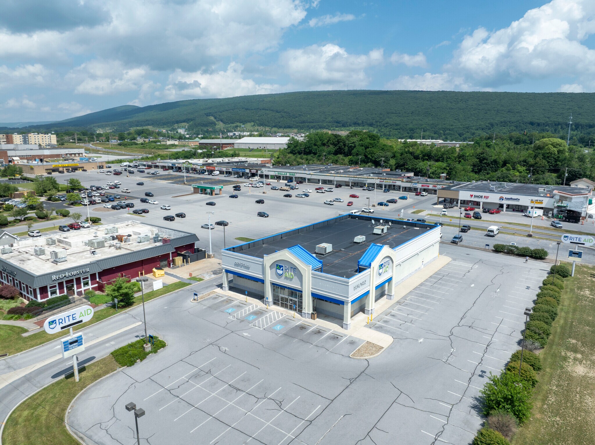 3331 Pleasant Valley Blvd, Altoona, PA à louer Photo principale– Image 1 sur 2