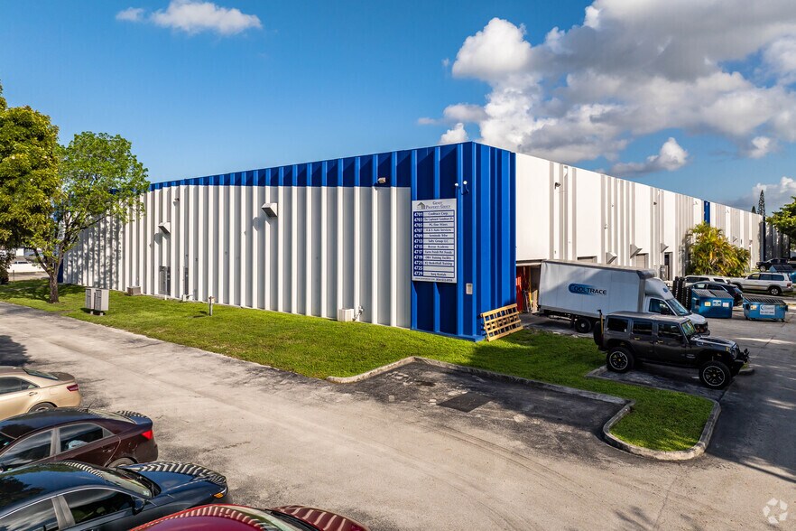 4701-4759 SW 51 St, Davie, FL à louer - Photo de l’immeuble – Image 2 sur 8