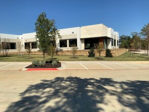 380 S Nolen Dr, Southlake, TX à louer Photo de l’immeuble– Image 2 sur 3