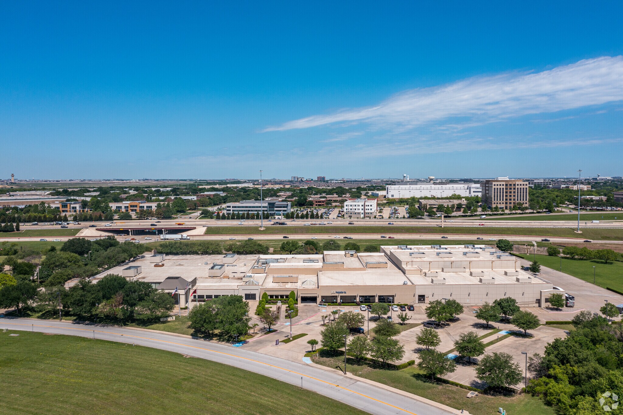 1551 Corporate Dr, Irving, TX à louer Photo principale– Image 1 sur 21