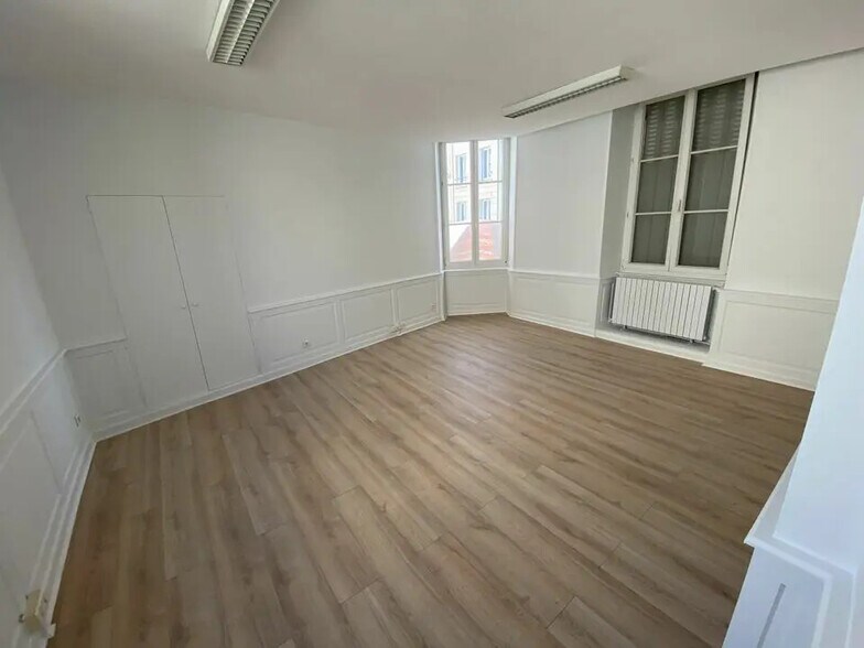 15 Rue Du Général Sarrail, Reims à louer - Photo de l’immeuble – Image 3 sur 4