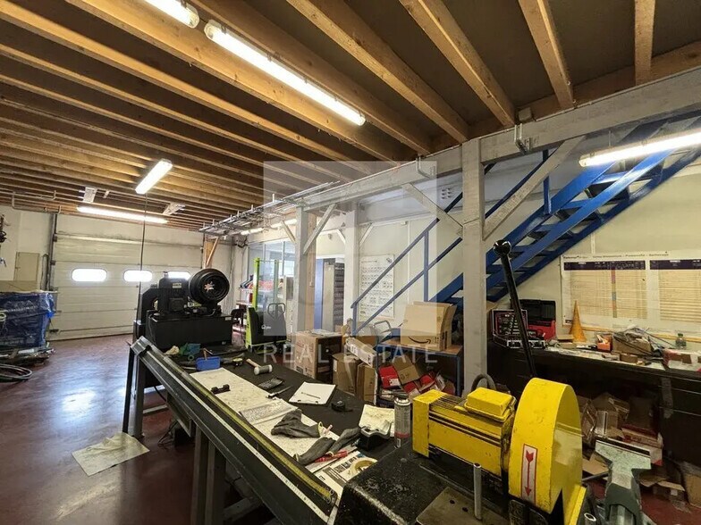 Local d’activités dans Saint-Quentin-Fallavier à louer - Photo intérieure – Image 2 sur 11