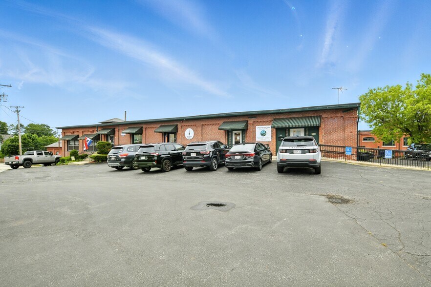 100 Central St, Southbridge, MA à louer - Photo de l’immeuble – Image 3 sur 26