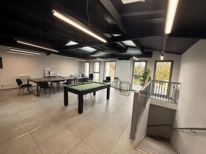 Industriel/Logistique dans Créteil à vendre - Photo de l’immeuble – Image 2 sur 7