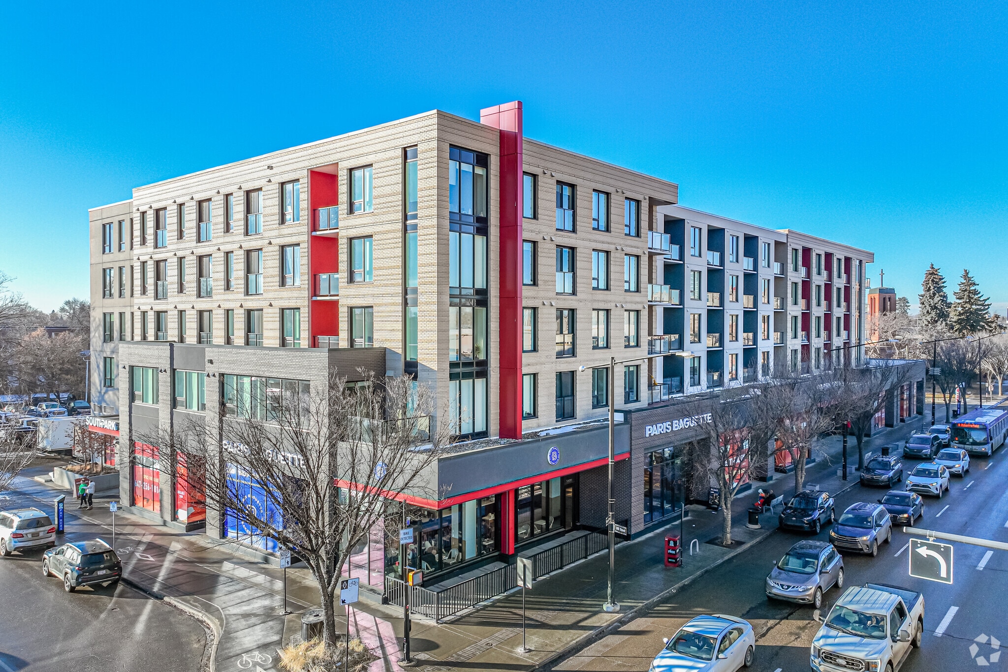 8122 106 St NW, Edmonton, AB à louer Photo principale– Image 1 sur 116