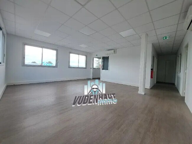 Plus de détails pour Bureau à louer