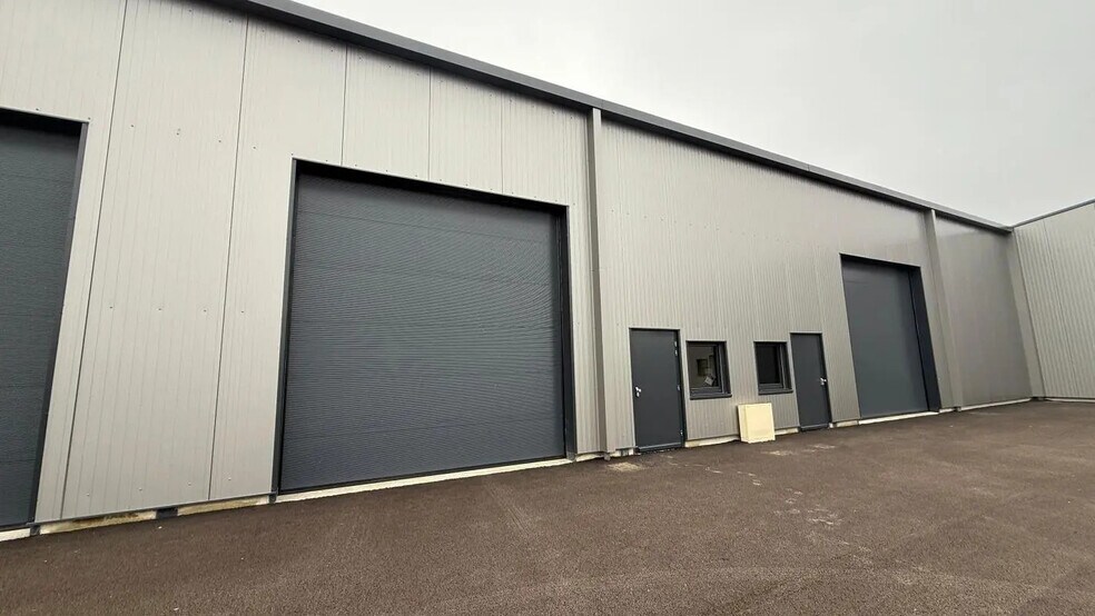 Industriel/Logistique dans Montagnat à vendre - Photo de l’immeuble – Image 3 sur 3