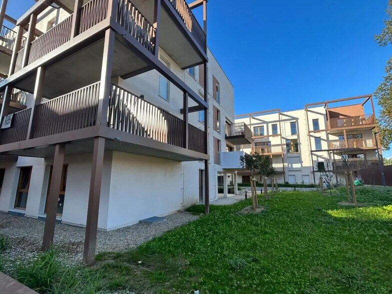 Local d'activités dans Vaucresson à vendre - Photo de l’immeuble – Image 1 sur 6