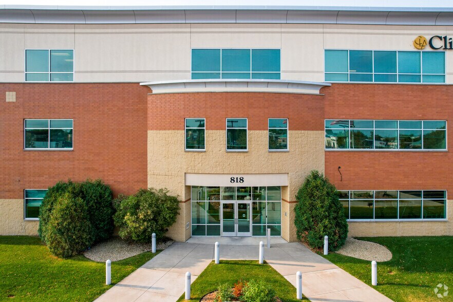 818 2nd St S, Waite Park, MN à louer - Photo de l’immeuble – Image 2 sur 4