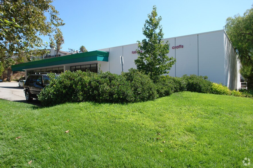 2160 Foothill Blvd, La Cañada Flintridge, CA à louer - Photo de l’immeuble – Image 1 sur 7