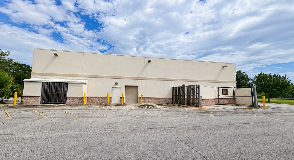 2821 W 25th St, Sanford, FL à louer - Photo de l’immeuble – Image 3 sur 4