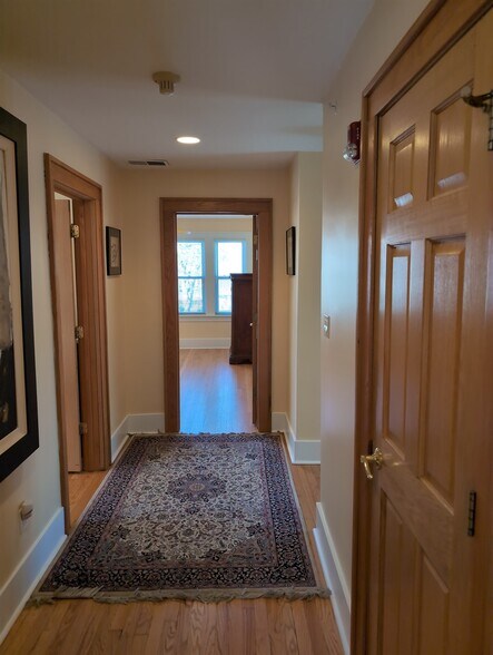 417 N Hough St, Barrington, IL à louer - Photo de l’immeuble – Image 3 sur 48