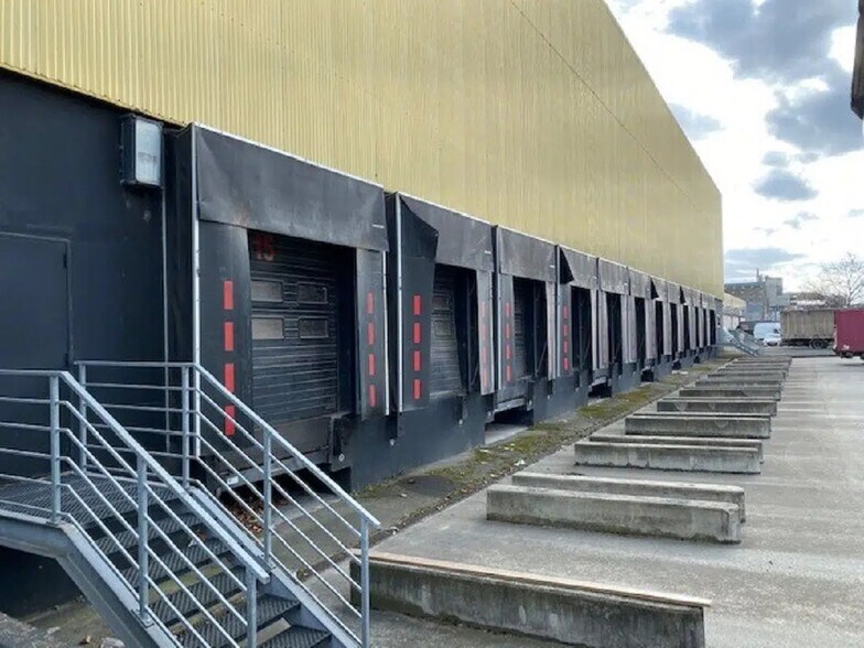 Bureau dans Gennevilliers à louer - Photo de l’immeuble – Image 1 sur 1