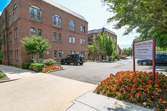 2150-2168 Wisconsin Ave NW, Washington, DC à louer Photo de l’immeuble– Image 2 sur 9