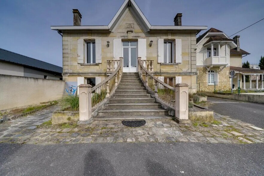 Bureau dans Libourne à louer - Photo de l’immeuble – Image 1 sur 8