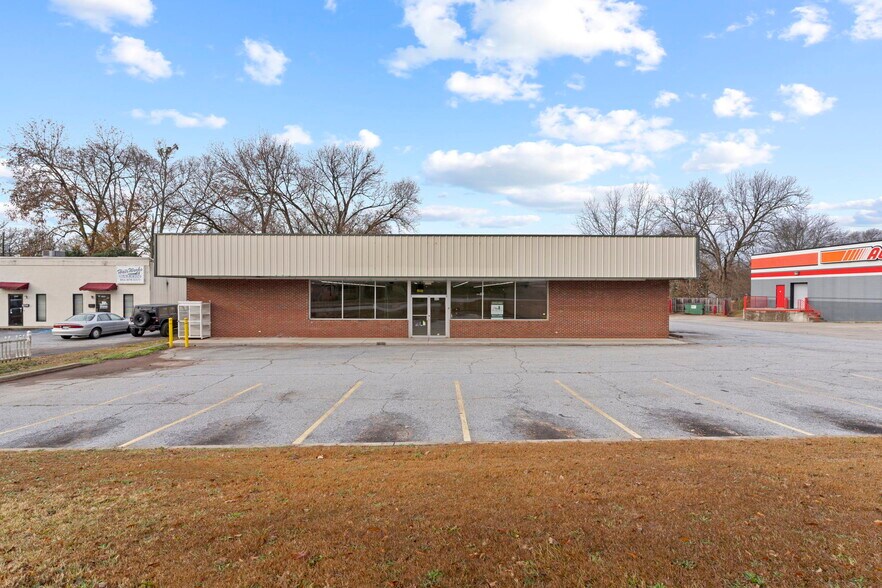 440 Hampton Ave, Pickens, SC à vendre - Photo principale – Image 1 sur 10