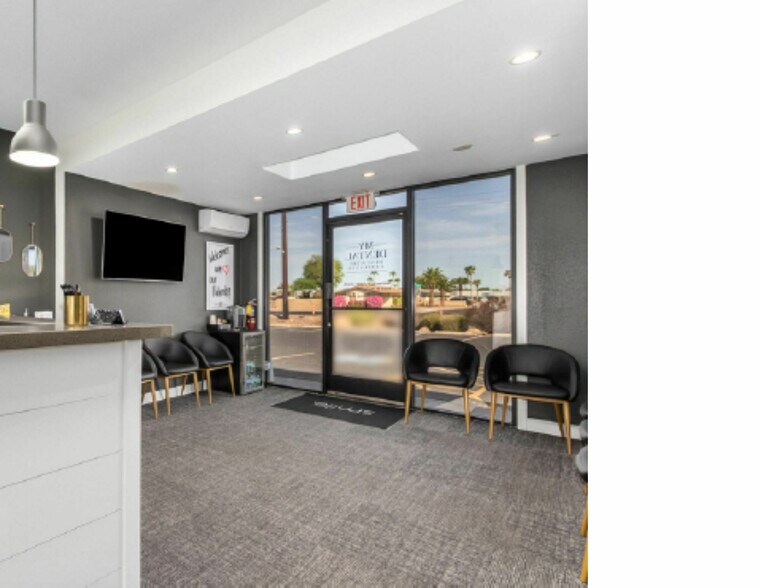 6039-6065 E University Dr, Mesa, AZ à vendre - Hall d’entrée – Image 2 sur 6