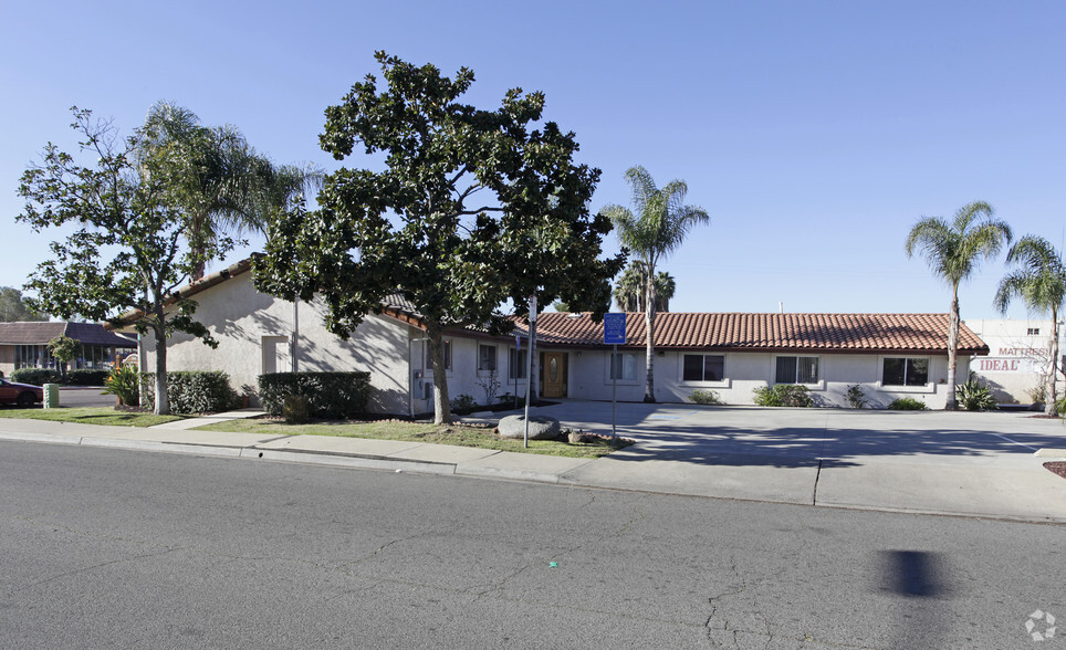 144 E Washington Ave, Escondido, CA à louer - Photo de l’immeuble – Image 1 sur 10