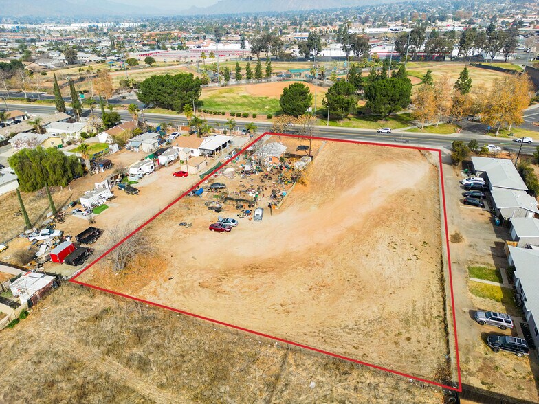 24921 Fir Ave, Moreno Valley, CA à vendre - Photo de l’immeuble – Image 3 sur 8
