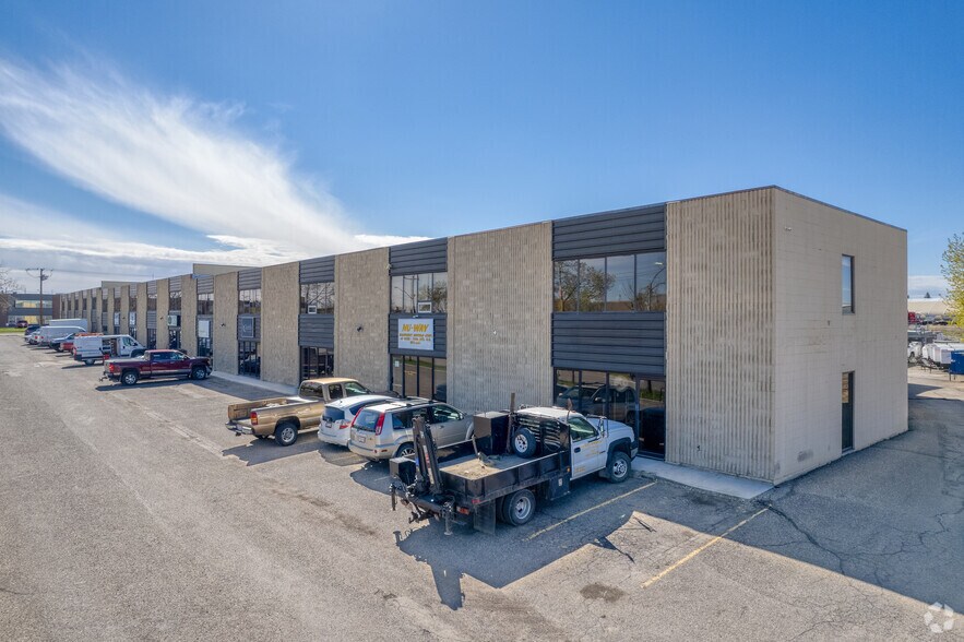 4063 74th Ave SE, Calgary, AB à louer - Photo de l’immeuble – Image 3 sur 6