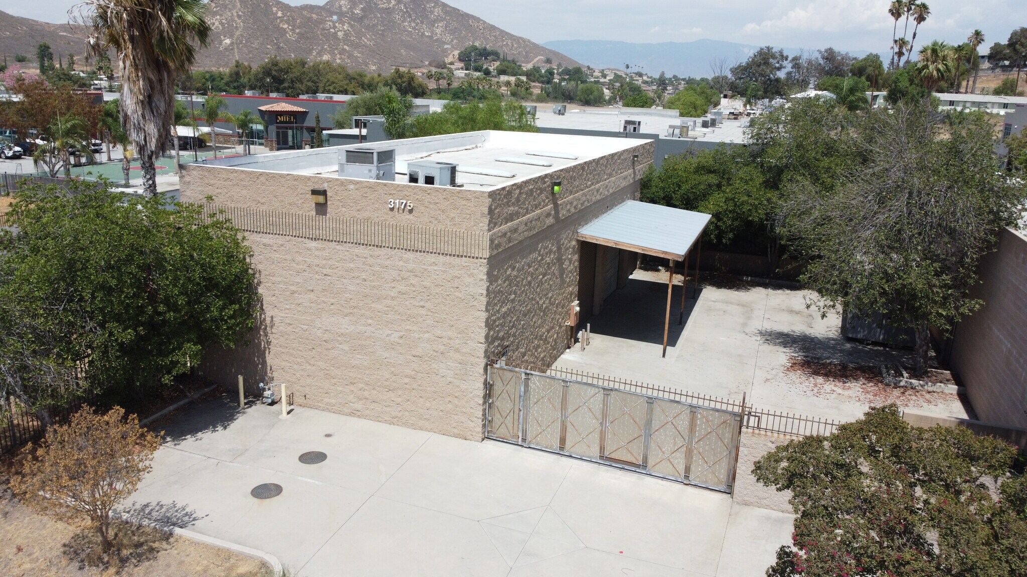 3175 Kluk Ln, Riverside, CA à vendre Photo de l’immeuble– Image 1 sur 5