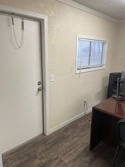 11919 Sara Rd, Laredo, TX à louer - Photo de l’immeuble – Image 2 sur 8