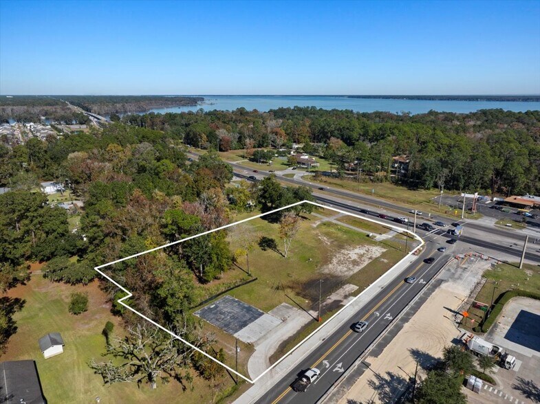 1456 Russell Rd, Green Cove Springs, FL à vendre - Photo de l’immeuble – Image 2 sur 15