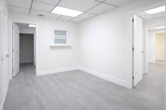 3383 NW 7th St, Miami, FL à louer Photo intérieure– Image 1 sur 5