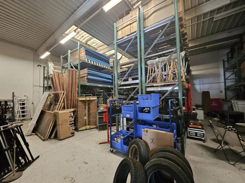 Local d’activités dans Moissy-Cramayel à louer - Photo de l’immeuble – Image 1 sur 5