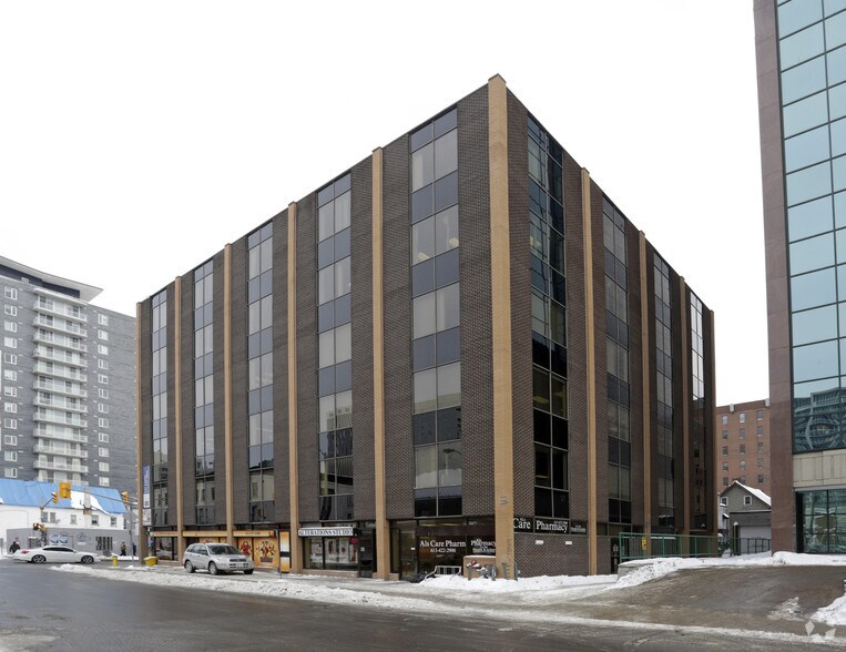 240 Bank St, Ottawa, ON à louer - Photo de l’immeuble – Image 2 sur 9