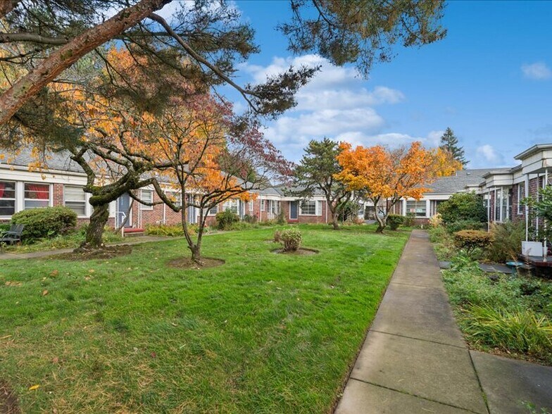 610 SE Cesar E Chavez Blvd, Portland, OR à vendre - Photo principale – Image 2 sur 2