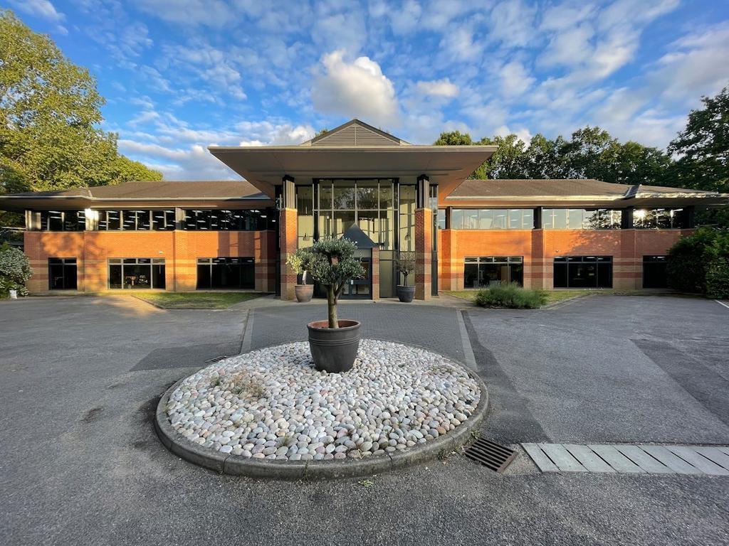 Milton Rd, Uxbridge à louer Photo de l’immeuble– Image 1 sur 15