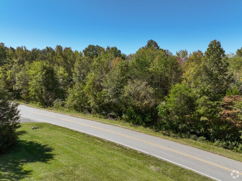 6551 Franz Warner Pky, Whitsett, NC à louer - Photo principale – Image 1 sur 5
