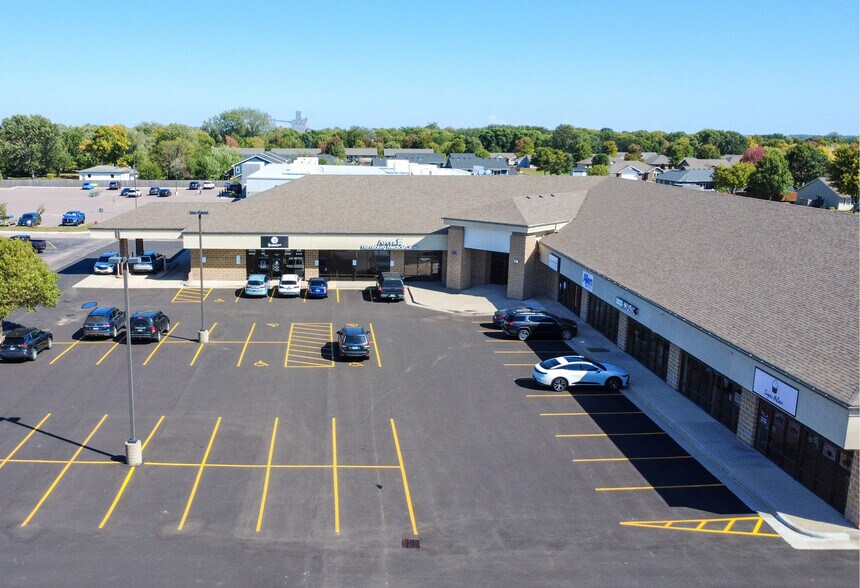 220 S Cliff Ave, Harrisburg, SD à louer - Photo de l’immeuble – Image 3 sur 5
