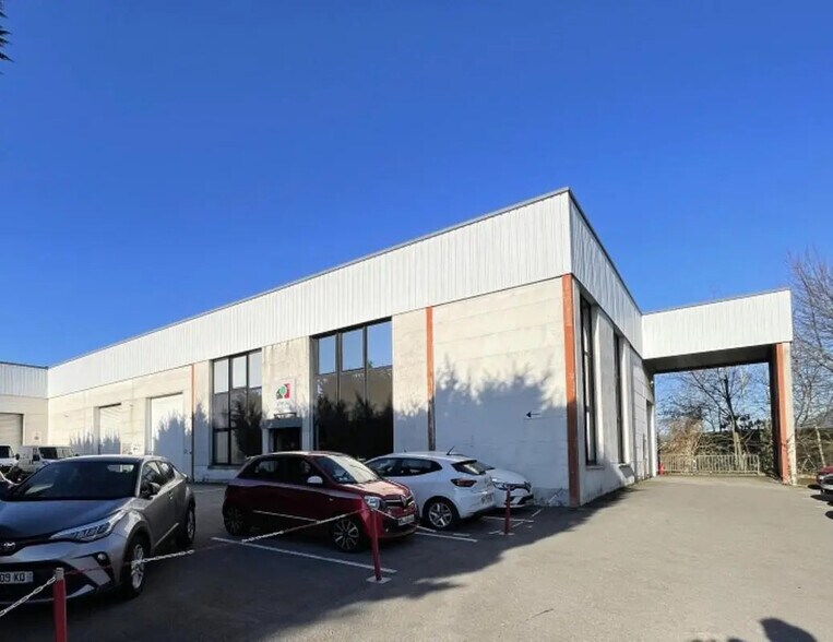 Bureau dans Lesquin à louer - Photo de l’immeuble – Image 1 sur 12