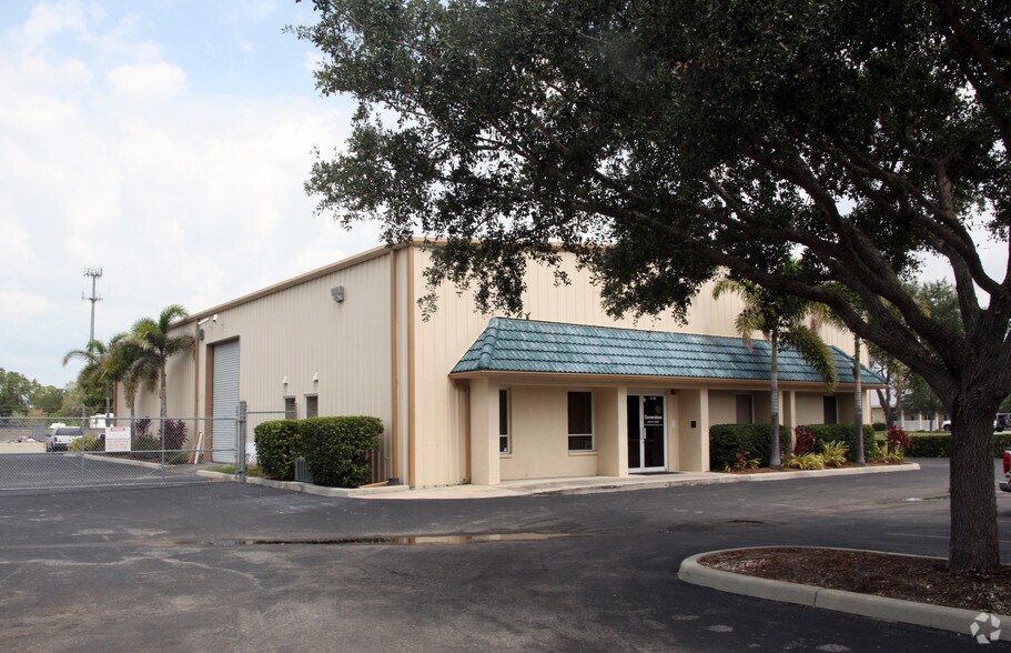 6108 33rd St E, Bradenton, FL à vendre - Photo de l’immeuble – Image 2 sur 4