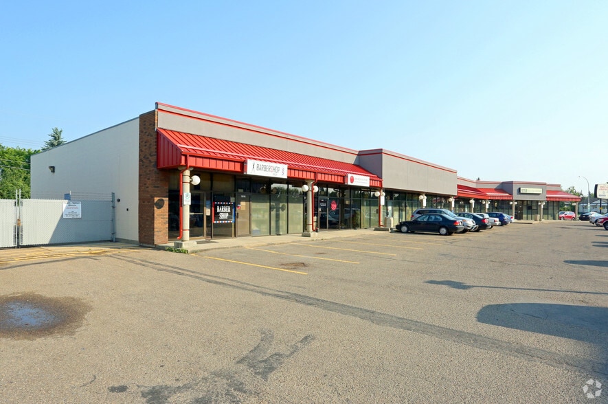 11810 St Albert Trl NW, Edmonton, AB à louer - Photo principale – Image 1 sur 3
