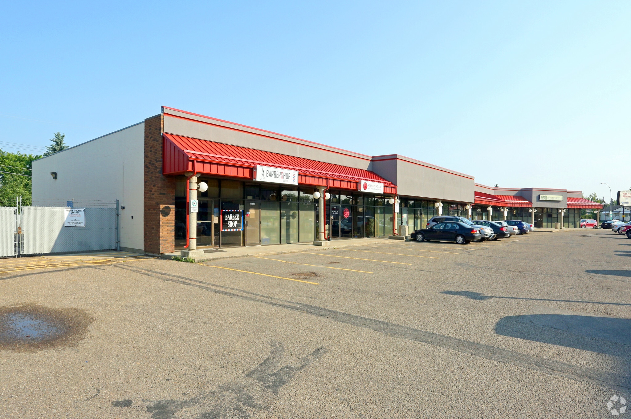 11810 St Albert Trl NW, Edmonton, AB à louer Photo principale– Image 1 sur 4