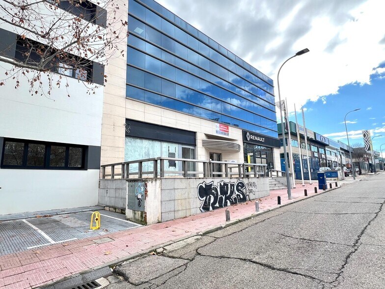 Bureau dans San Sebastián de los Reyes, Madrid à louer - Photo de l’immeuble – Image 2 sur 4