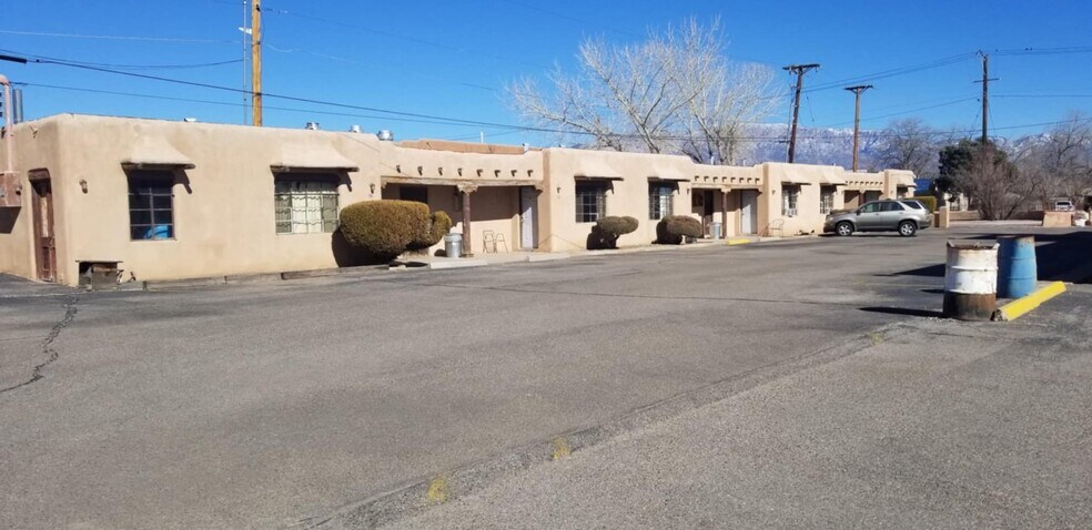 6851 4th St NW, Los Ranchos De Albuquerque, NM à vendre - Photo de l’immeuble – Image 3 sur 14