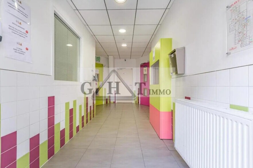 Local commercial dans Vincennes à louer - Photo de l’immeuble – Image 3 sur 5