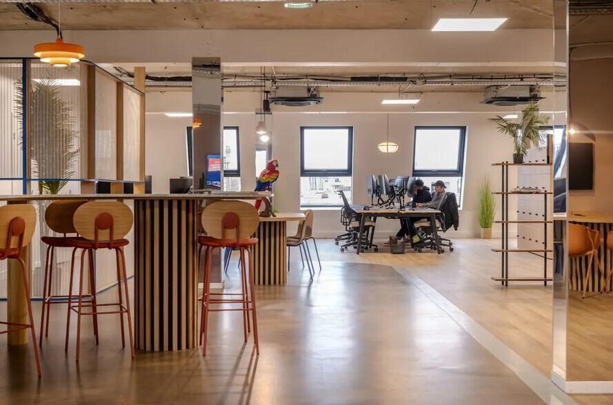 Espace de coworking dans Courbevoie à louer - Photo de l’immeuble – Image 2 sur 10
