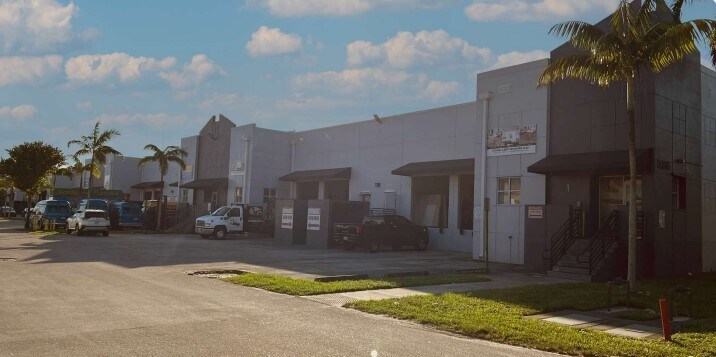 5065 NW 74th Ave, Miami, FL à louer - Photo de l’immeuble – Image 2 sur 3