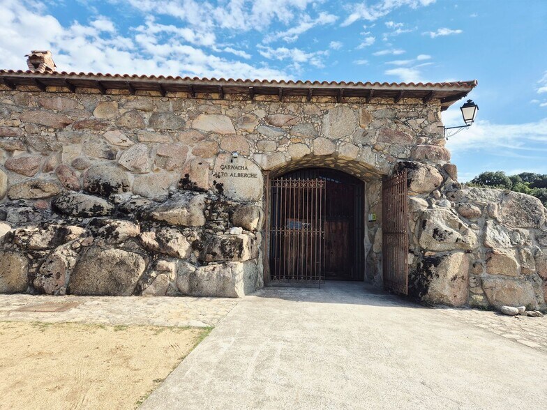 Local commercial dans Navaluenga, Ávila à vendre - Photo de l’immeuble – Image 2 sur 13