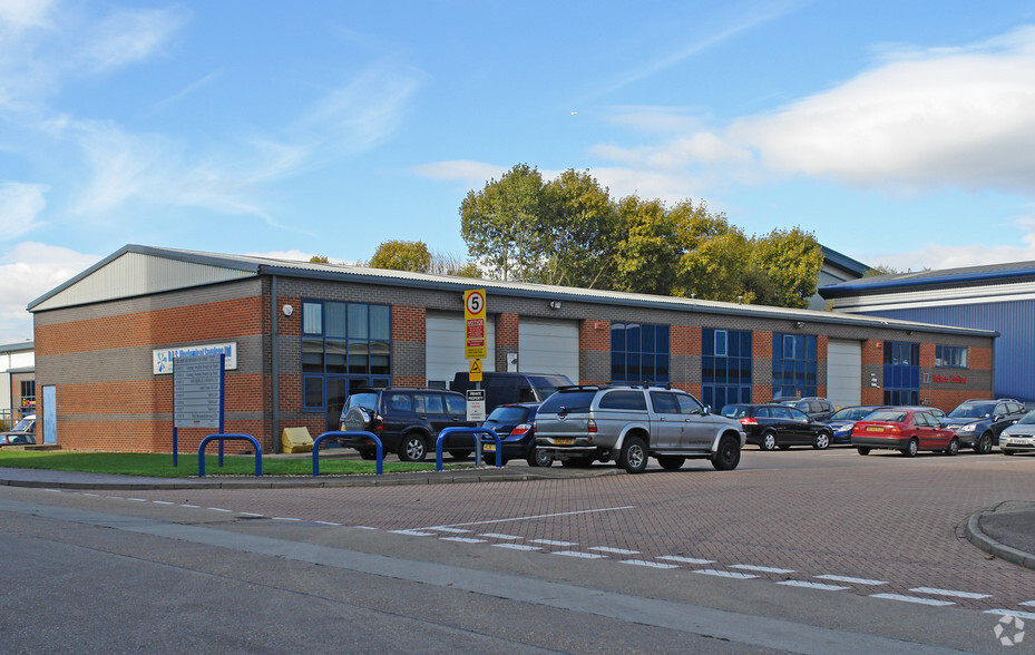 6 Eastern Av, Grays à louer - Photo principale – Image 1 sur 4