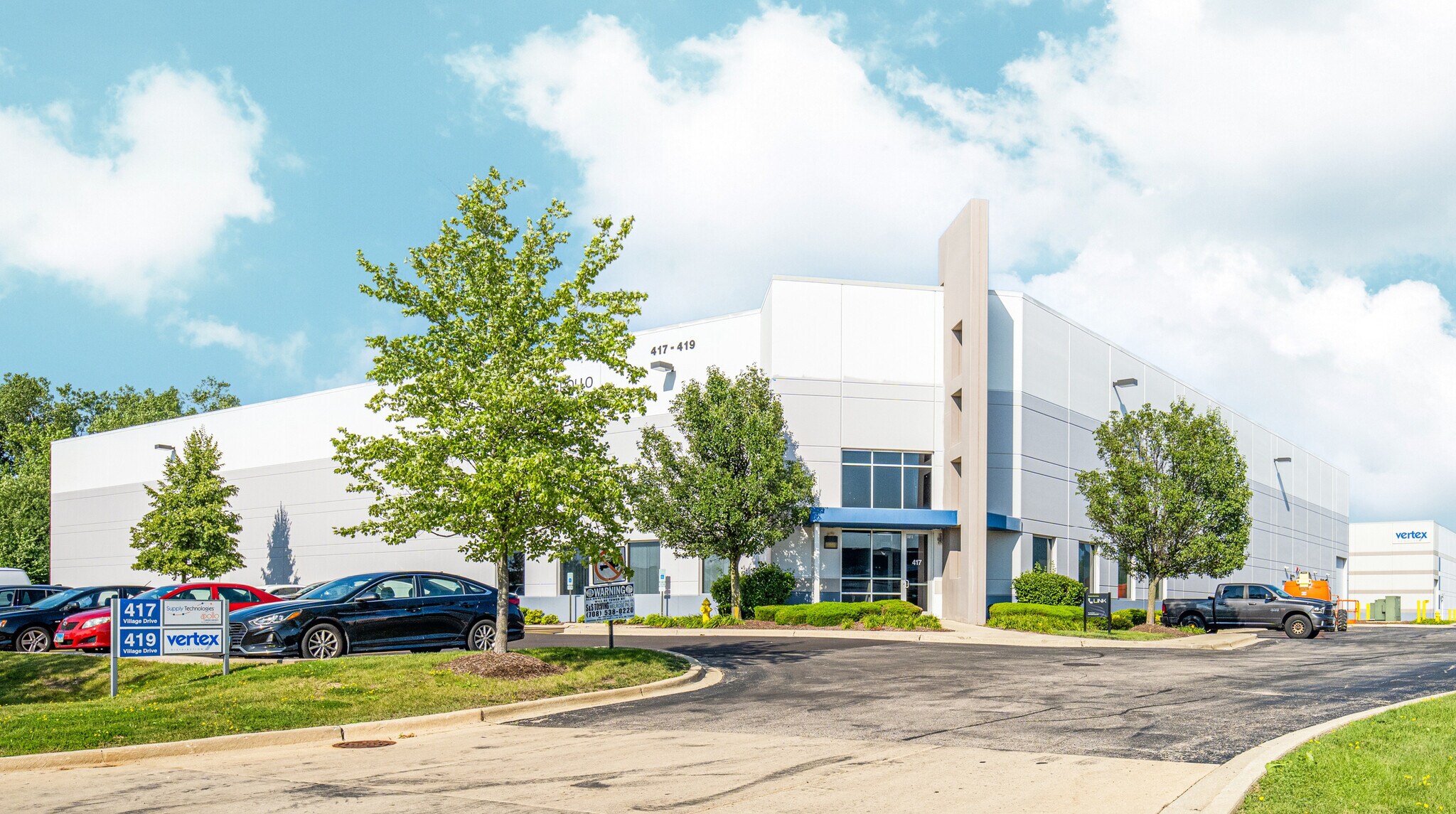 417-419 Village Dr, Carol Stream, IL à louer Photo principale– Image 1 sur 7
